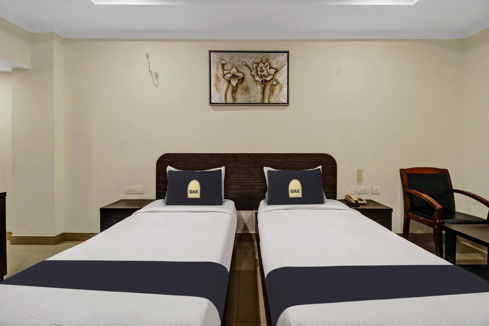 Super Townhouse Oak Lb Nagar Ramoji Hotell Hyderabad Eksteriør bilde
