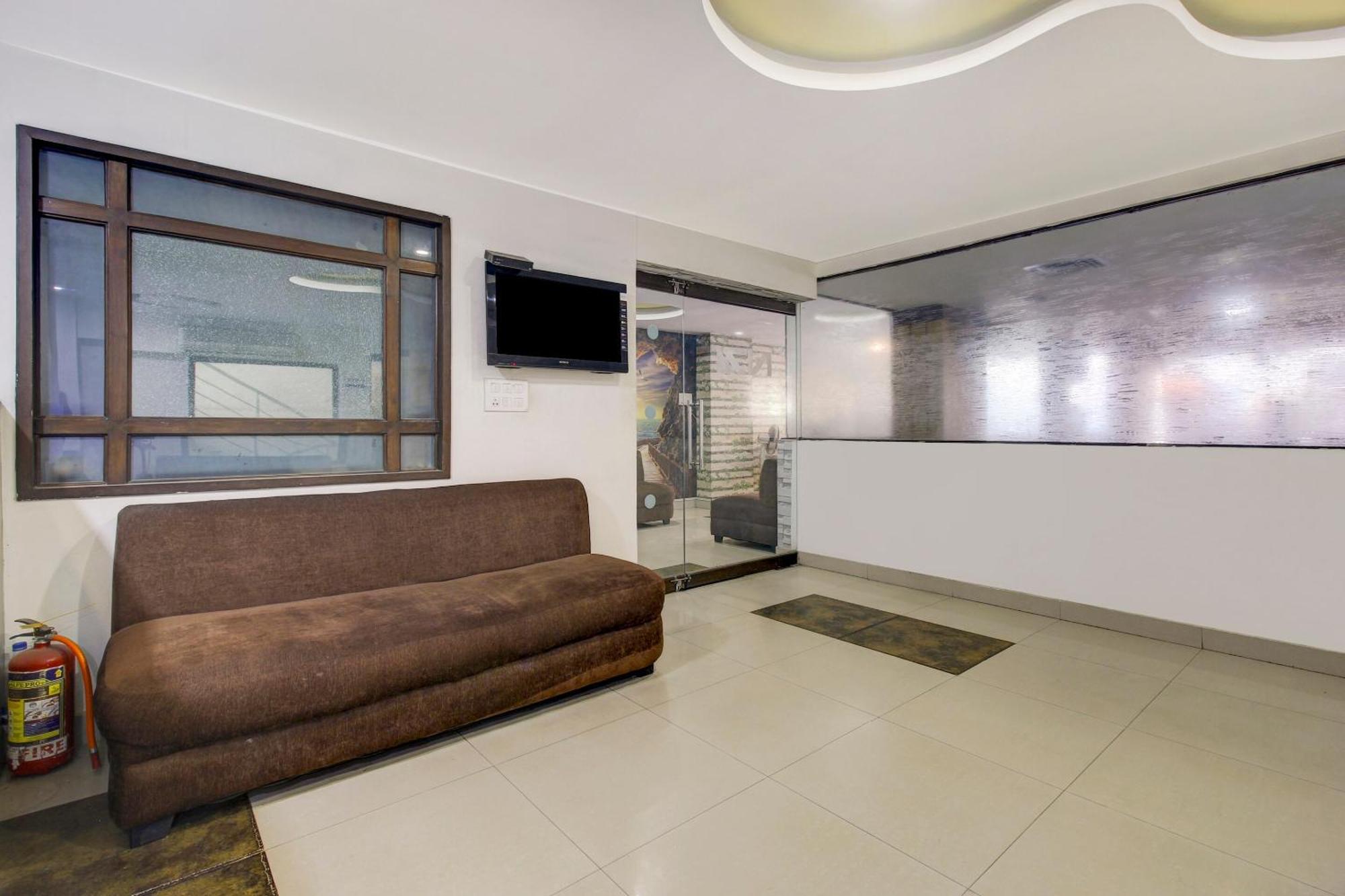 Super Townhouse Oak Lb Nagar Ramoji Hotell Hyderabad Eksteriør bilde