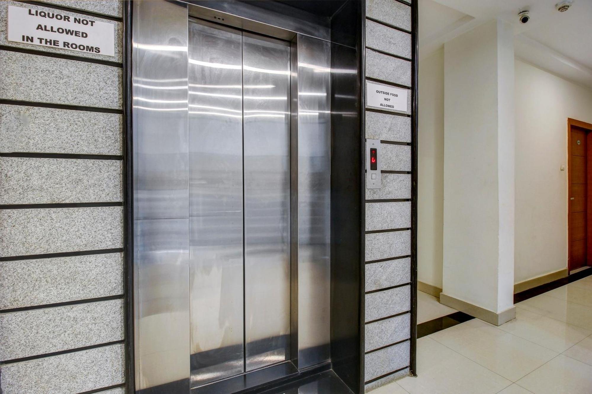 Super Townhouse Oak Lb Nagar Ramoji Hotell Hyderabad Eksteriør bilde